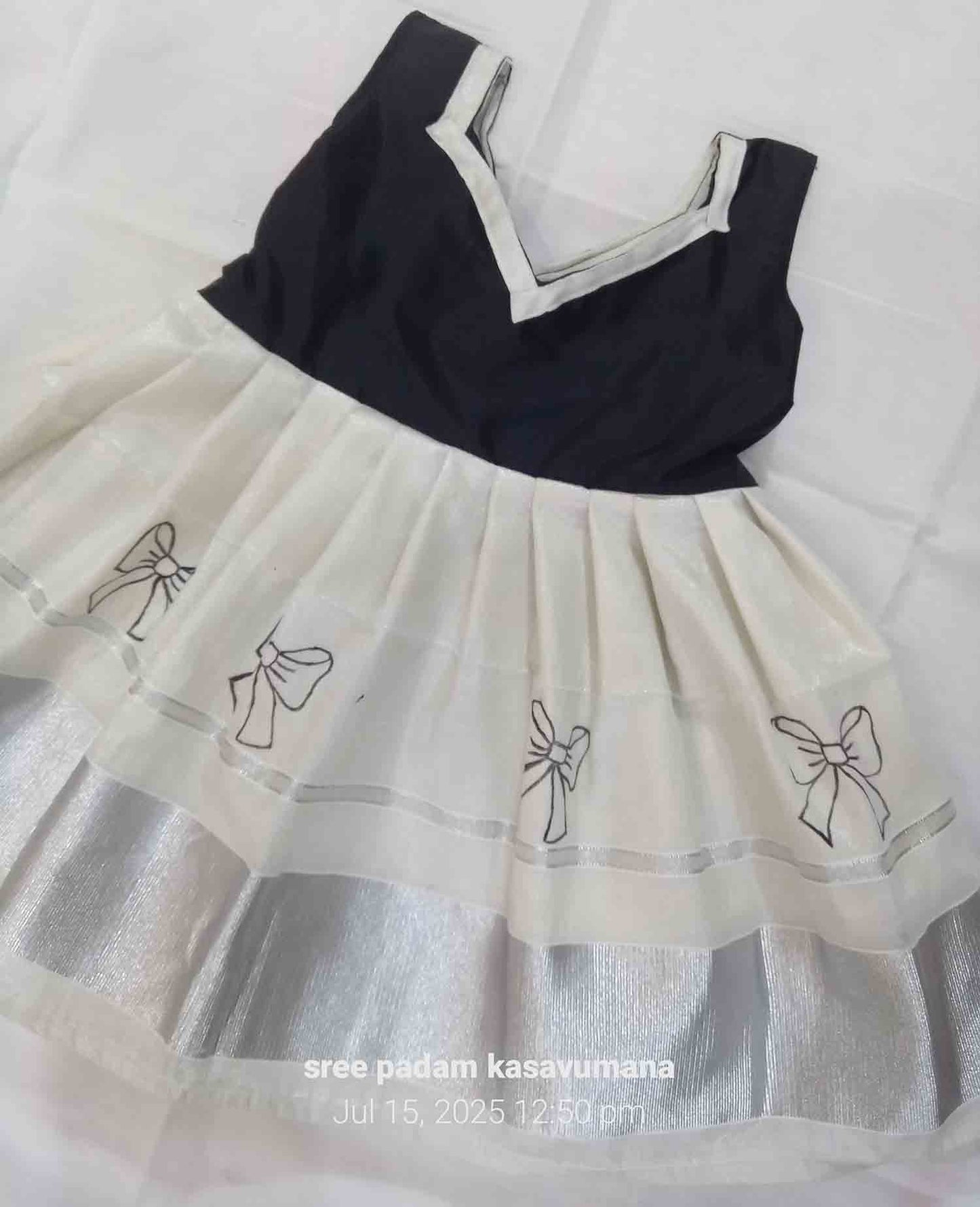 Ribbon design hand mural painting kerala silver tissue kasavu frock for kids