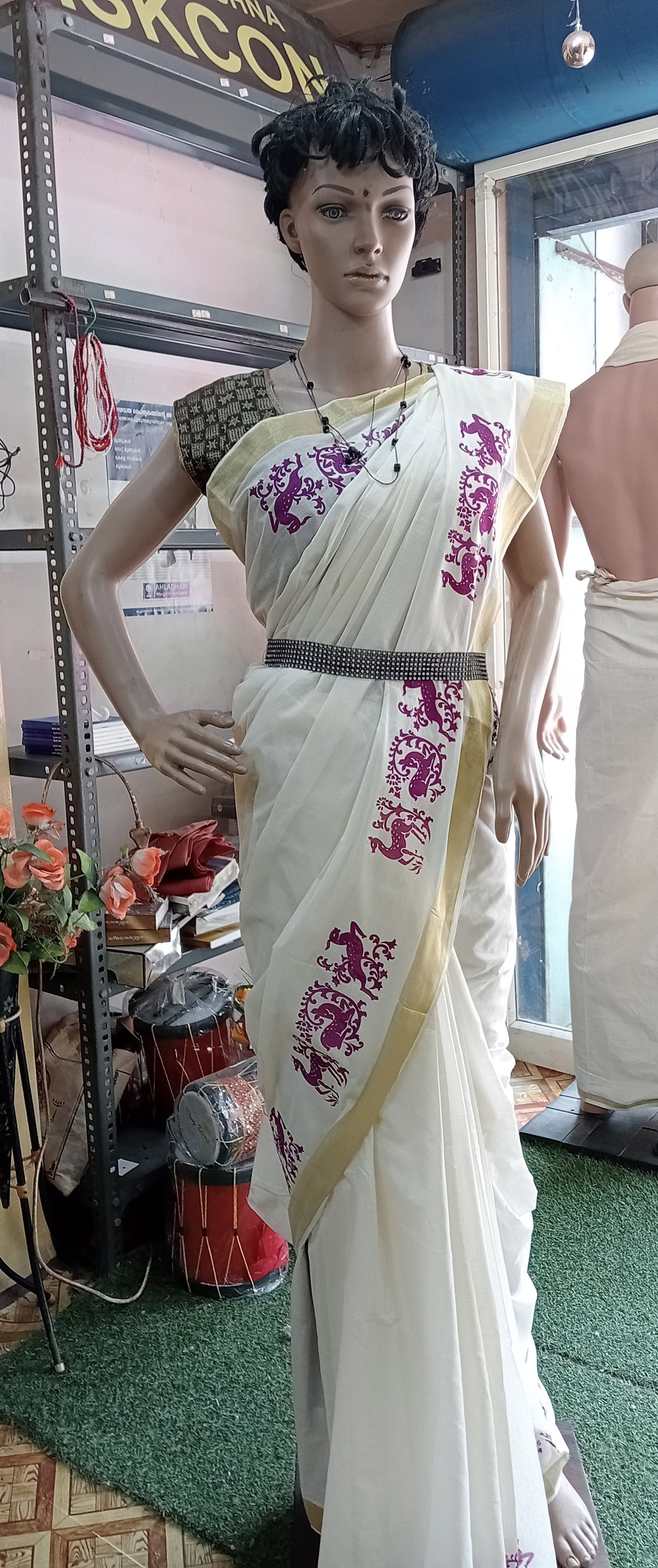 Twin Birds brand white saree shaper L-XL – Kasavumana Murals